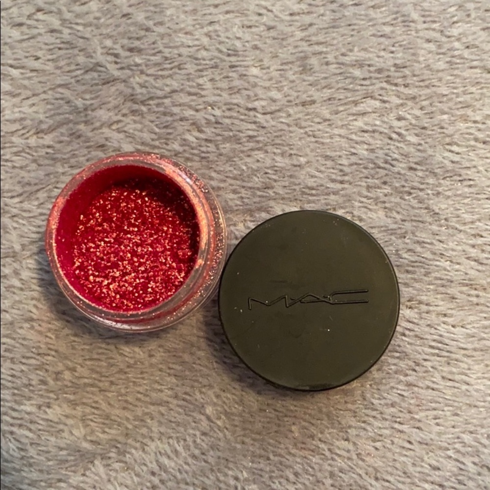MAC glitter eyeshadow dark pink w/ hints of gold
